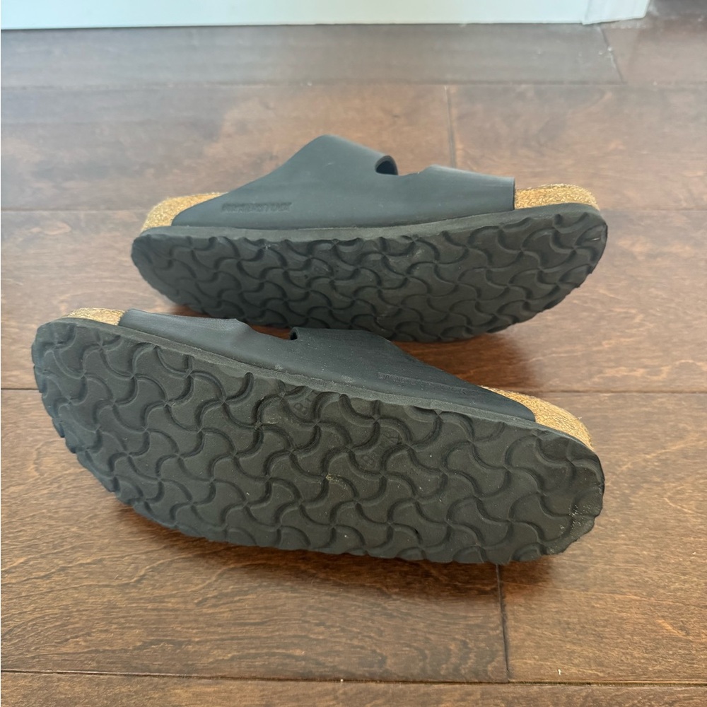 Birkenstock Black and Tan Arizona Sandals with Adjustable Straps Size 39 - Picture 3 of 3